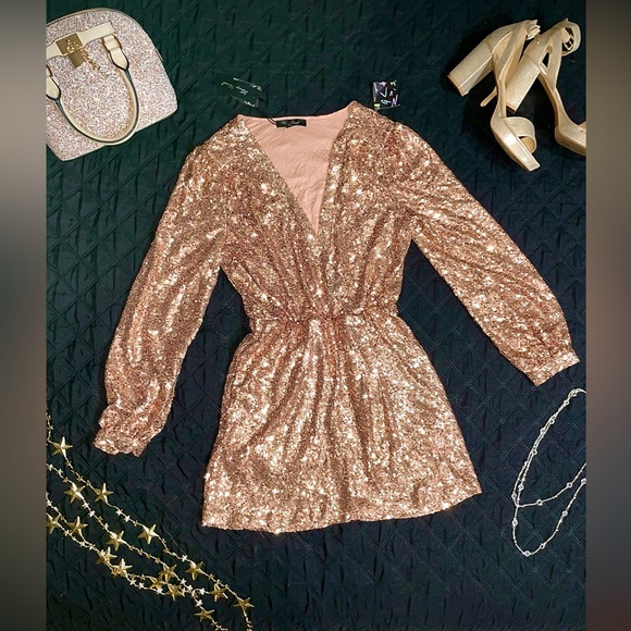 HONEY PUNCH Rose Gold Sequin Faux Wrap Dress, size Medium, NWT - Picture 5 of 10